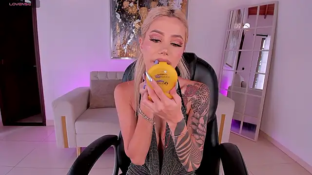 HannaConnor  online show from 03.28.26