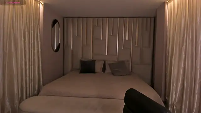 Snapshot of BellaRose_X chatting on 12.29.24 BellaRose X online show from 12.29.24