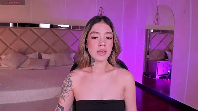 ViolettHansson online show from 09.23.25