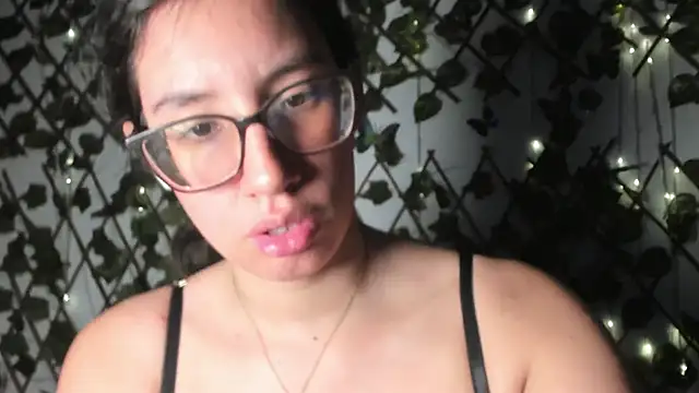 CoralineSanchez online show from 10.17.25