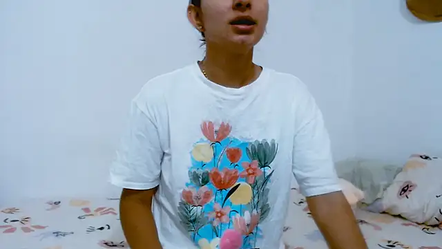 Snapshot of Alyson0001 chatting on 02.05.25 Alyson0001 online show from 02.05.25