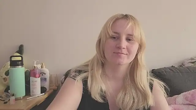 Snapshot of Glitch_Witch chatting on 07.16.26 Glitch Witch online show from 07.16.26
