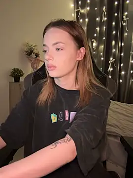 Snapshot of _MayShy_ chatting on 12.15.24 MayShy online show from 12.15.24