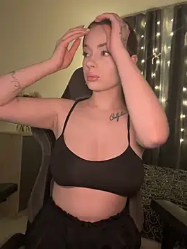 Snapshot of _MayShy_ chatting on 12.18.24 MayShy online show from 12.18.24