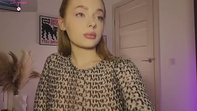 Snapshot of _MayShy_ chatting on 03.21.25 MayShy online show from 03.21.25