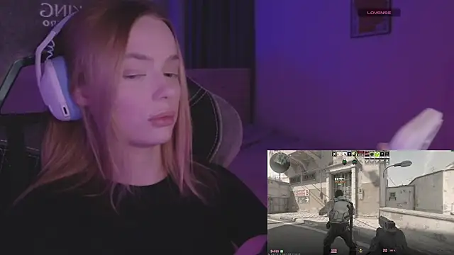 Snapshot of _MayShy_ chatting on 09.12.25 MayShy online show from 09.12.25