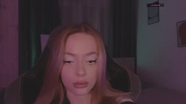 Snapshot of _MayShy_ chatting on 09.19.25 MayShy online show from 09.19.25