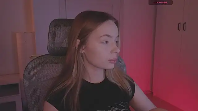 Snapshot of _MayShy_ chatting on 10.25.25 MayShy online show from 10.25.25