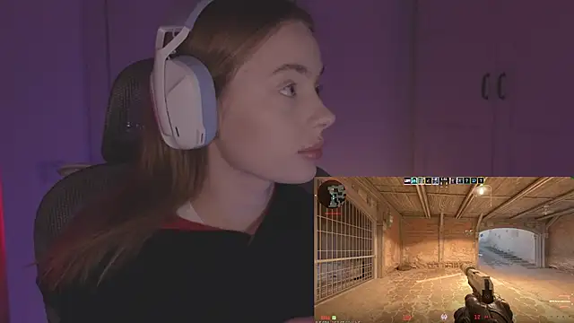 Snapshot of _MayShy_ chatting on 11.03.25 MayShy online show from 11.03.25