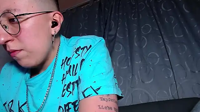 Snapshot of Sexyboy_666 chatting on 11.26.25 Sexyboy 666 online show from 11.26.25