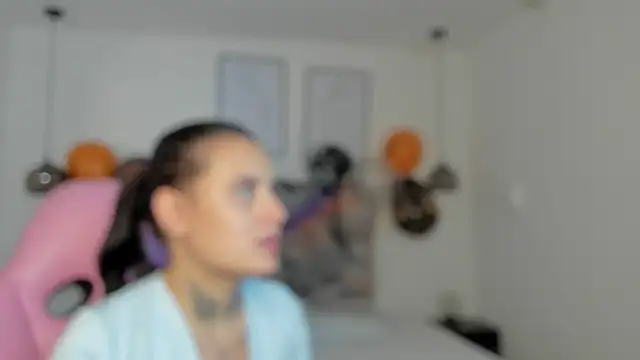 Snapshot of Susan-Sweet-7 chatting on 10.22.25 Susan-Sweet-7 online show from 10.22.25