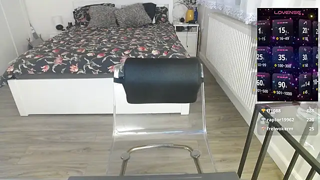 Snapshot of KimBeee chatting on 02.02.25 KimBeee online show from 02.02.25