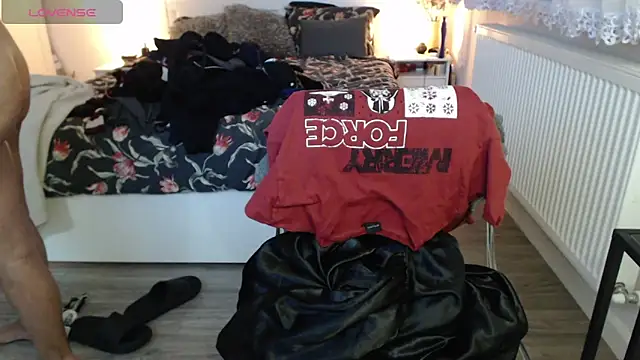 Snapshot of KimBeee chatting on 02.04.25 KimBeee online show from 02.04.25