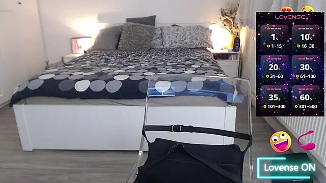 Snapshot of KimBeee chatting on 02.21.25 KimBeee online show from 02.21.25