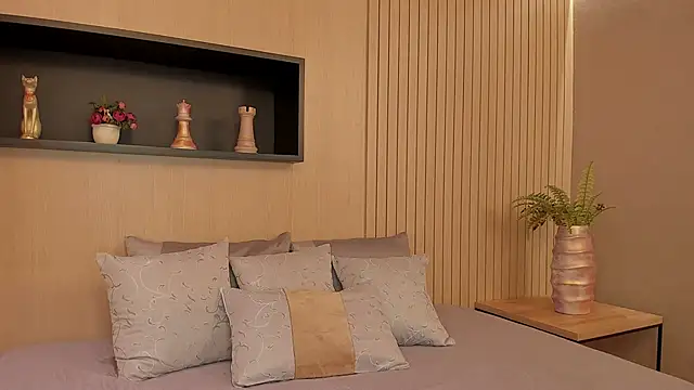 IrisBaker online show from 02.21.25