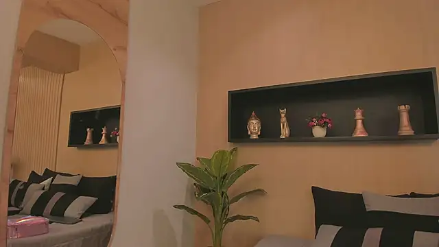 IrisBaker online show from 03.03.25