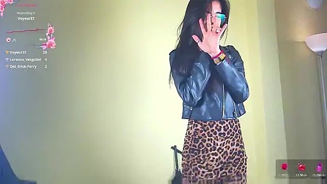 Snapshot of Finibondi chatting on 01.22.25 Finibondi online show from 01.22.25