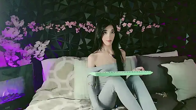 Snapshot of Finibondi chatting on 09.26.25 Finibondi online show from 09.26.25