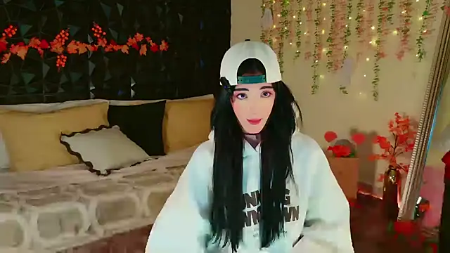 Snapshot of Finibondi chatting on 11.07.25 Finibondi online show from 11.07.25