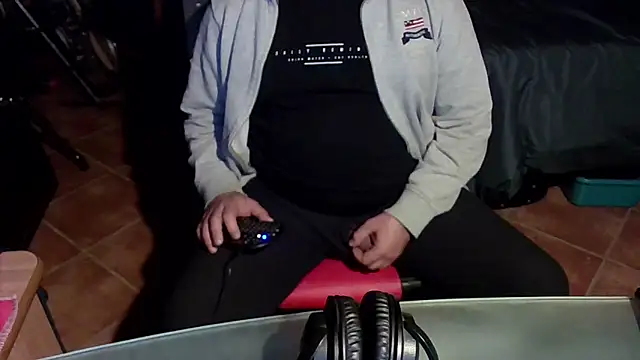 Snapshot of MultiOrgasmicLover chatting on 12.01.25 MultiOrgasmicLover online show from 12.01.25