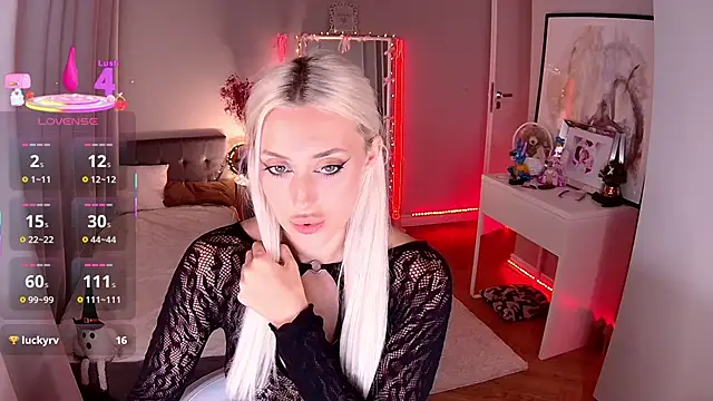 LoryWood online show from 11.09.25