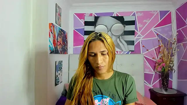 Snapshot of Brisahott chatting on 12.03.24 Brisahott online show from 12.03.24