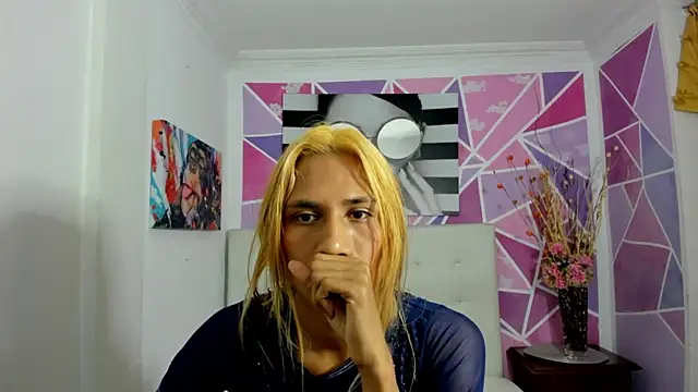 Snapshot of Brisahott chatting on 01.20.25 Brisahott online show from 01.20.25