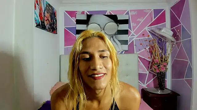 Snapshot of Brisahott chatting on 01.27.25 Brisahott online show from 01.27.25