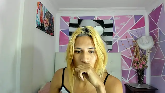 Snapshot of Brisahott chatting on 02.26.25 Brisahott online show from 02.26.25