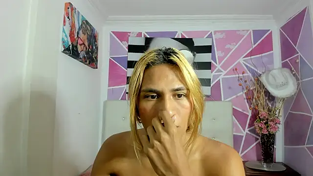 Snapshot of Brisahott chatting on 03.06.25 Brisahott online show from 03.06.25