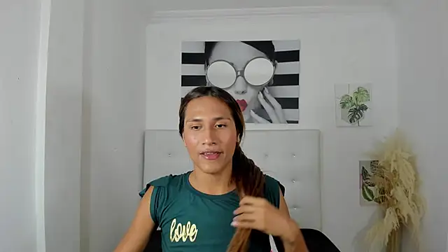 Snapshot of Brisahott chatting on 09.11.25 Brisahott online show from 09.11.25