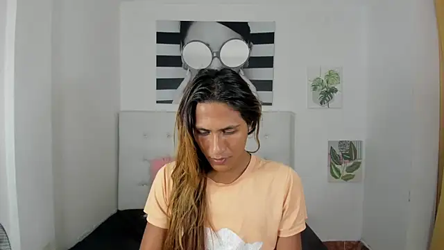 Snapshot of Brisahott chatting on 10.22.25 Brisahott online show from 10.22.25