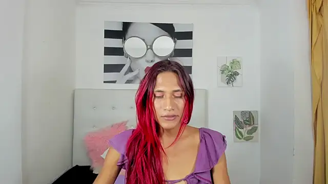 Snapshot of Brisahott chatting on 10.30.25 Brisahott online show from 10.30.25