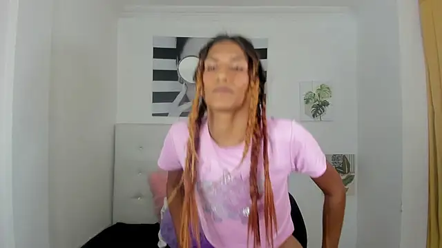 Snapshot of Brisahott chatting on 12.18.25 Brisahott online show from 12.18.25