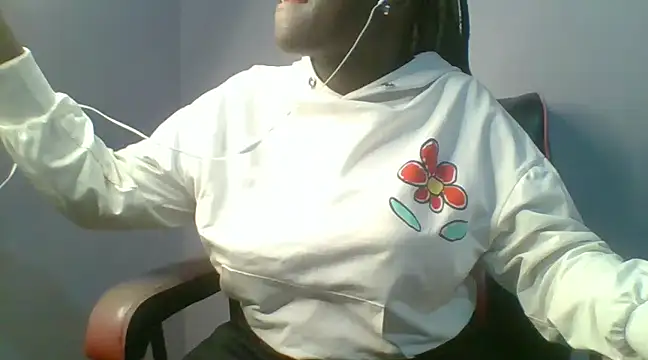 Snapshot of pretty_almah chatting on 12.04.24 pretty almah online show from 12.04.24