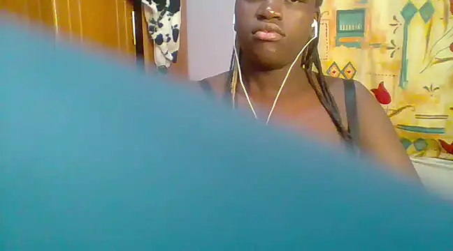 Snapshot of pretty_almah chatting on 12.05.24 pretty almah online show from 12.05.24
