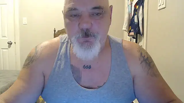 Newfiesausage1972 online show from 03.05.25