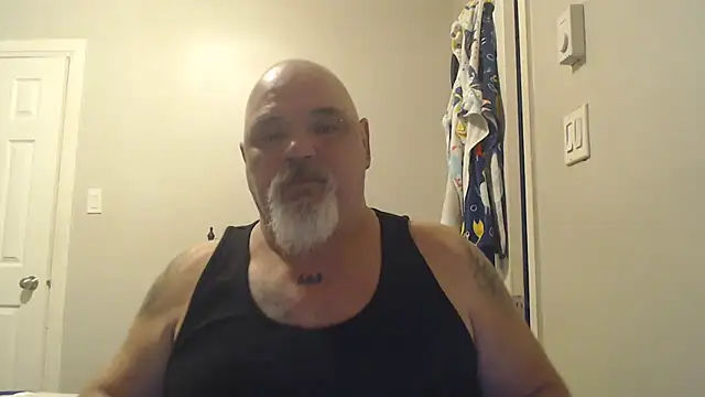 Newfiesausage1972 online show from 03.22.25