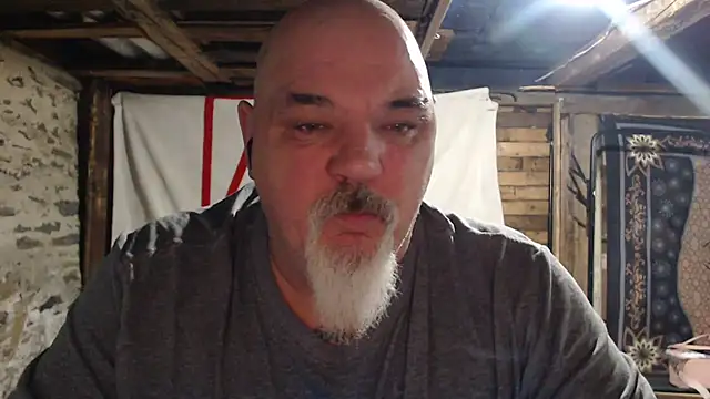 Newfiesausage1972 online show from 01.14.26