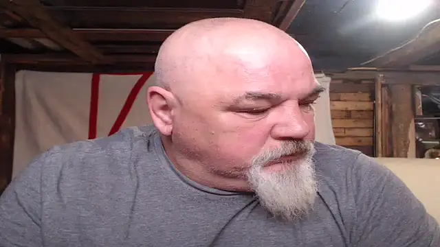 Newfiesausage1972 online show from 02.17.26