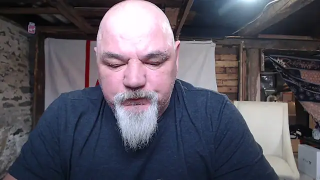 Newfiesausage1972 online show from 02.19.26