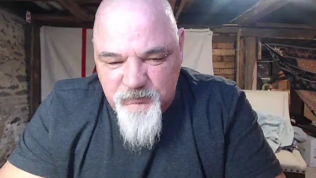 Newfiesausage1972 online show from 03.01.26