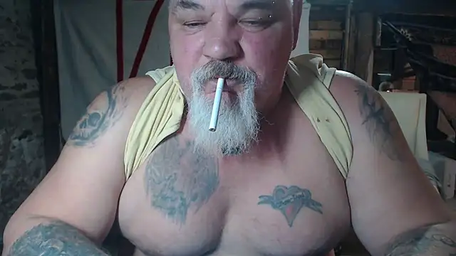 Newfiesausage1972 online show from 03.05.26