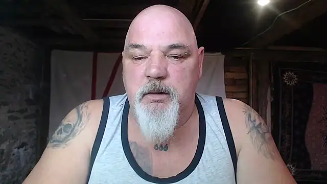 Newfiesausage1972 online show from 03.28.26