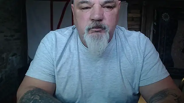 Newfiesausage1972 online show from 04.07.26