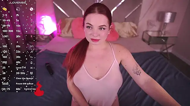 Snapshot of CarolinaDia chatting on 02.08.25 CarolinaDia online show from 02.08.25