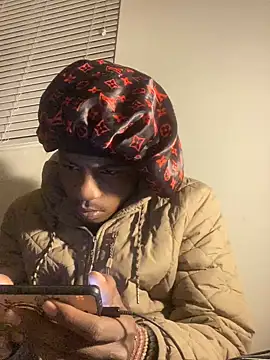 Snapshot of gaimov3r2024 chatting on 12.29.24 gaimov3r2024 online show from 12.29.24