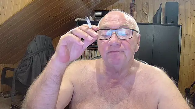 Snapshot of biggandybig chatting on 05.28.26 biggandybig online show from 05.28.26