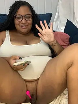 Snapshot of SweetLizzyBBW chatting on 05.10.26 SweetLizzyBBW online show from 05.10.26