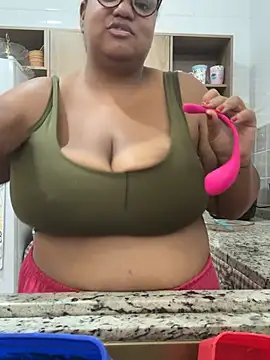 Snapshot of SweetLizzyBBW chatting on 05.26.26 SweetLizzyBBW online show from 05.26.26